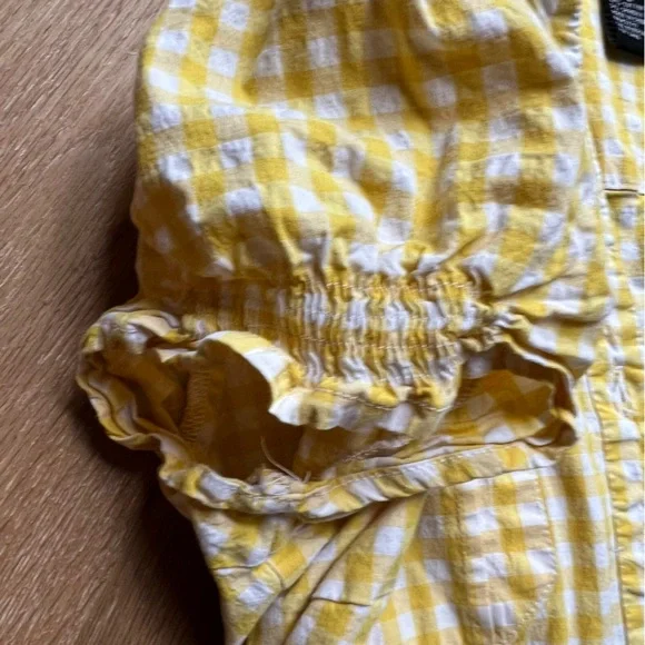 Fitted yellow plaid short sleeve button down with ruched cap sleeves - Picture 4 of 5